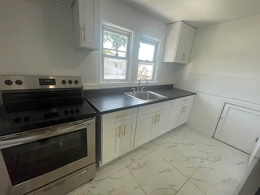 Rented by Delmark Realty LLC | media 2