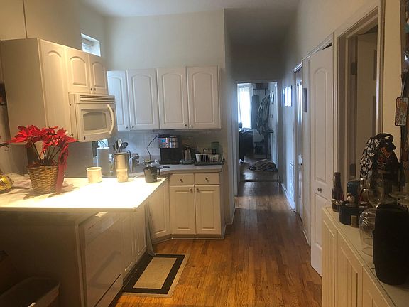 3rd image of 836 N Damen Ave APT 2