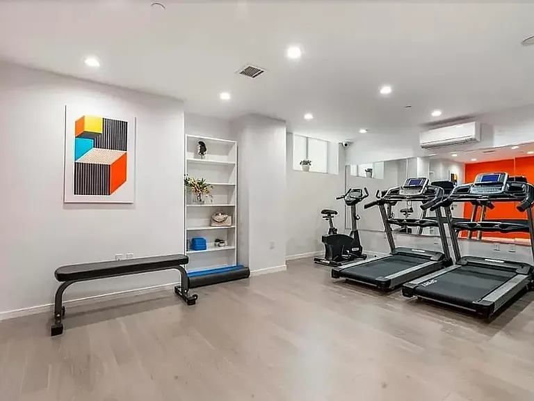 40 Pinehurst Ave #5D — Photo 13