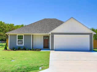 303 Armstrong St, Valley View, TX 76272