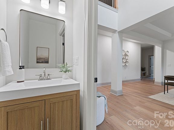 4th image of 6024 Lake Rd