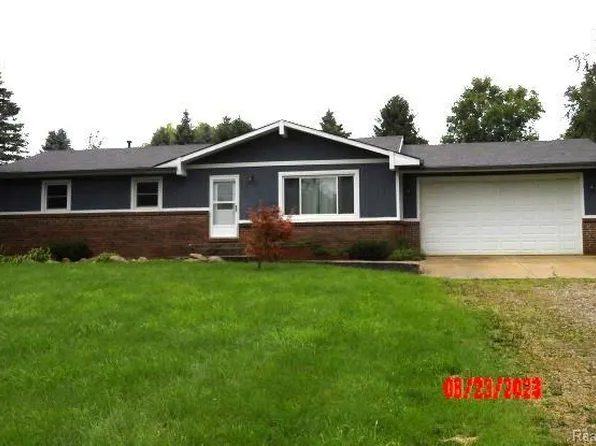 3765 Hutchinson Rd, North Branch, MI 48461