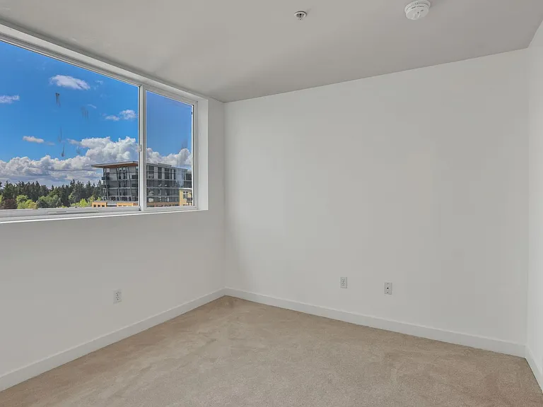 300 110th Ave NE #605 — Photo 27