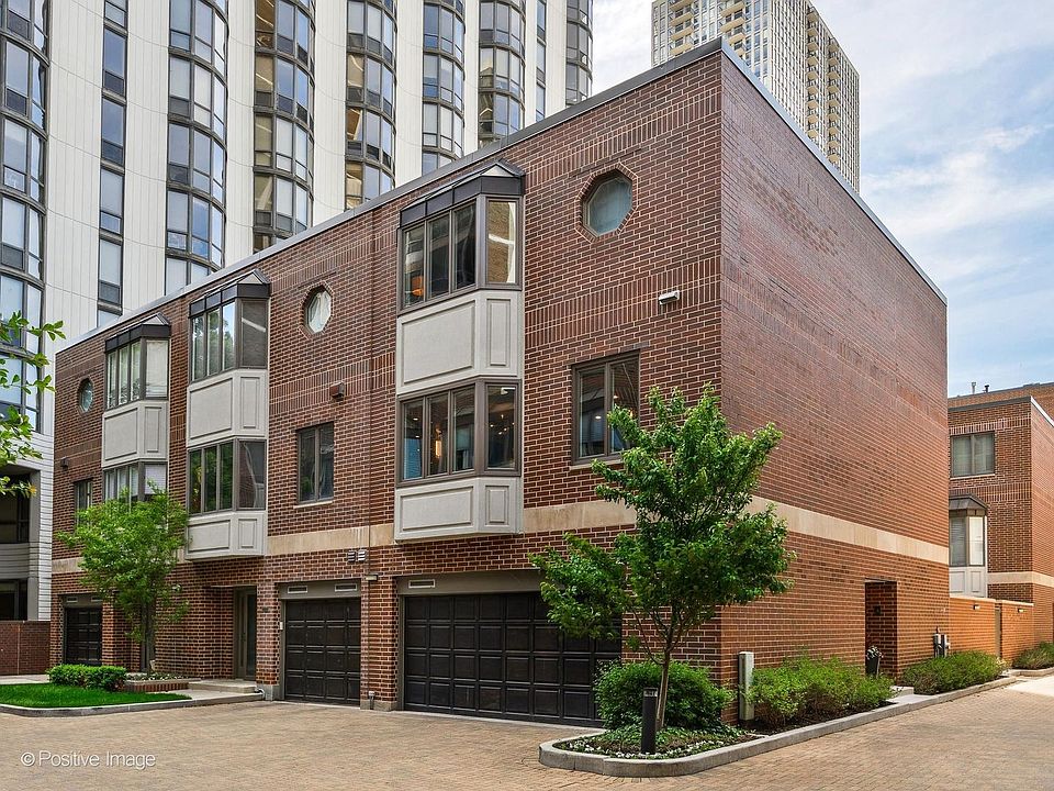 1st image of 1740 N Clark St APT 1724