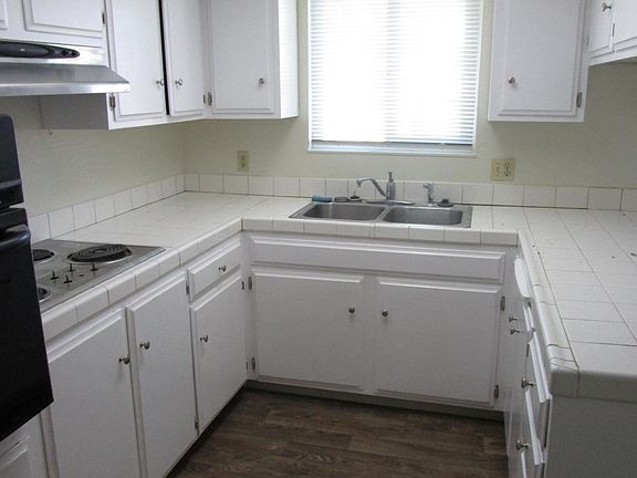 3rd image of 578 San Dimas St