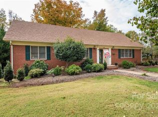 2125 1st Avenue Pl NW, Hickory, NC 28601