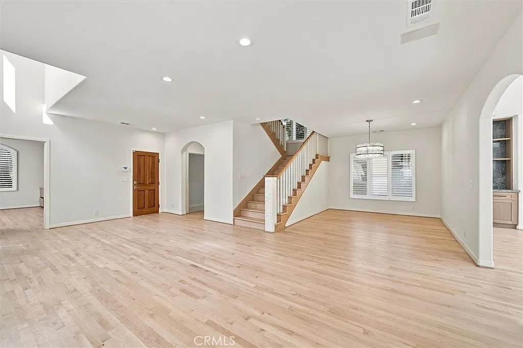 5 bed, 3573 sqft, $16,000 — Photo 3