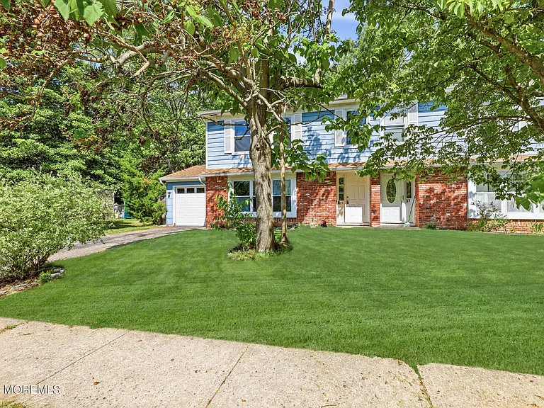 35 Mizzen Dr — Photo 2