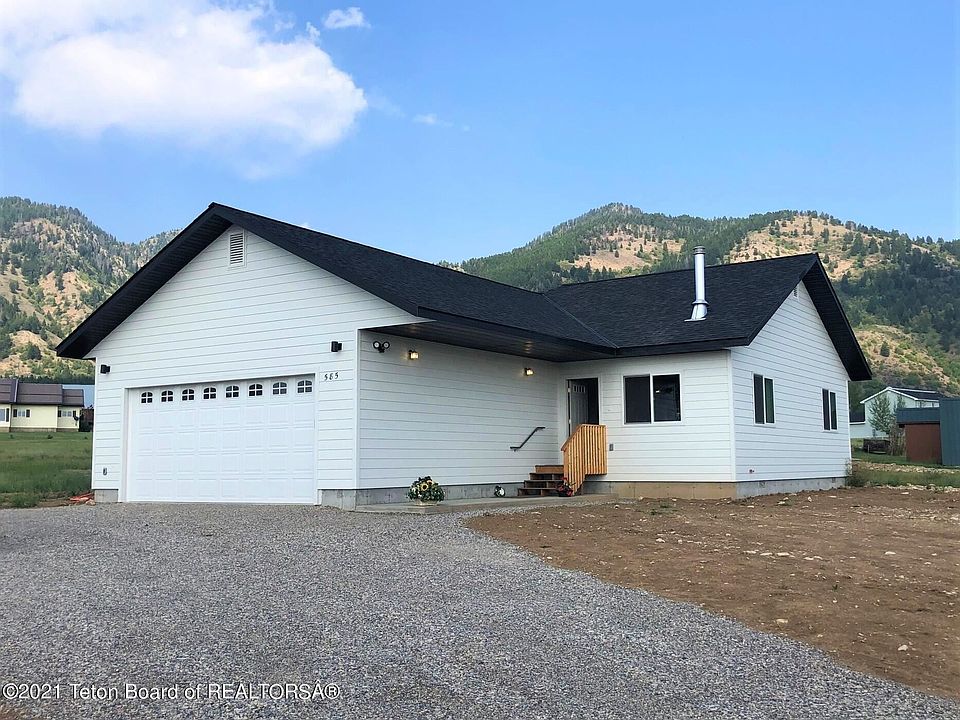 1st image of 585 Cedar Creek Dr