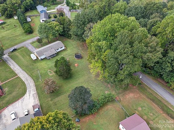 5th image of 827 Flint Dr