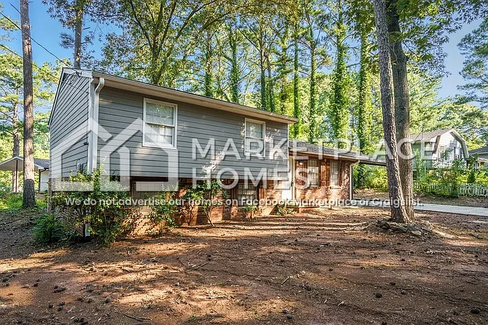 1051 Scott Rd — Photo 3