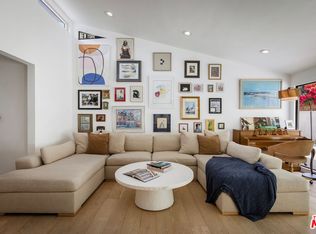 3991 Prospect Ave, Los Angeles, CA 90027