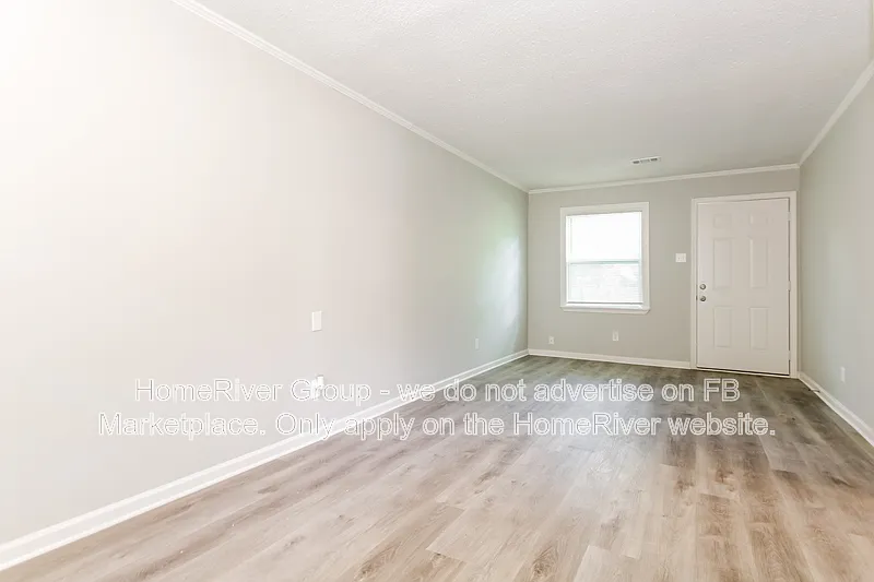 2 bed, 1.0 bath, 912 sqft, $1,070 — Photo 3