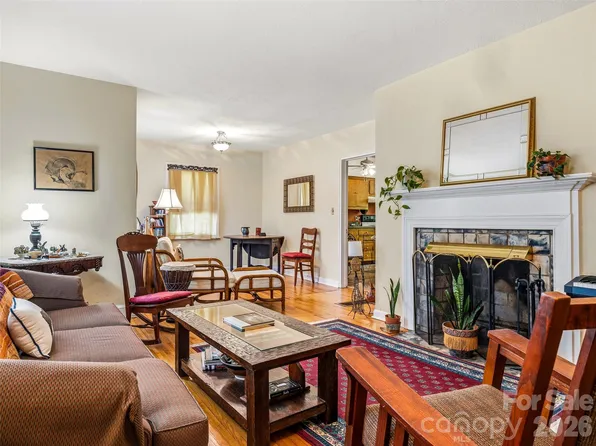 28 Canterbury Rd, Asheville, NC 28805
