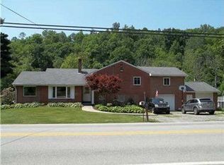 826 Lone Pine Rd, Amity, PA 15311