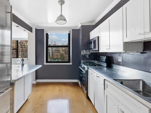130 East 18th Street 14B image 3 of 7