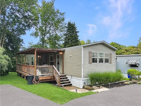 626 Newport Ln, Imperial, PA 15126