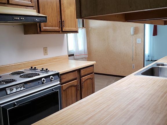 Kitchen & breakfast nook