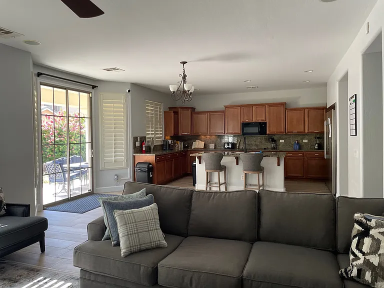 3305 E Windsor Dr — Photo 9