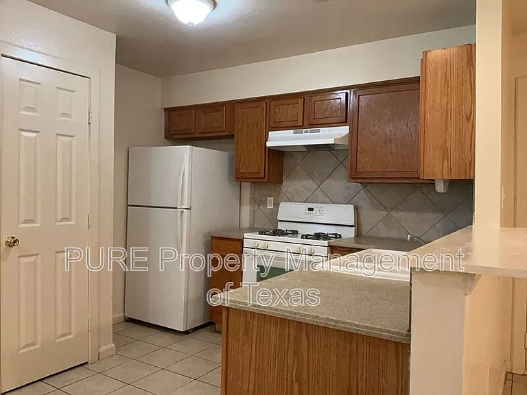 403 Hedgewood Dr #B — Photo 9
