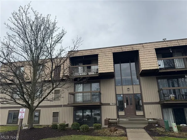 9620 Cove Dr #A-1, North Royalton, OH 44133