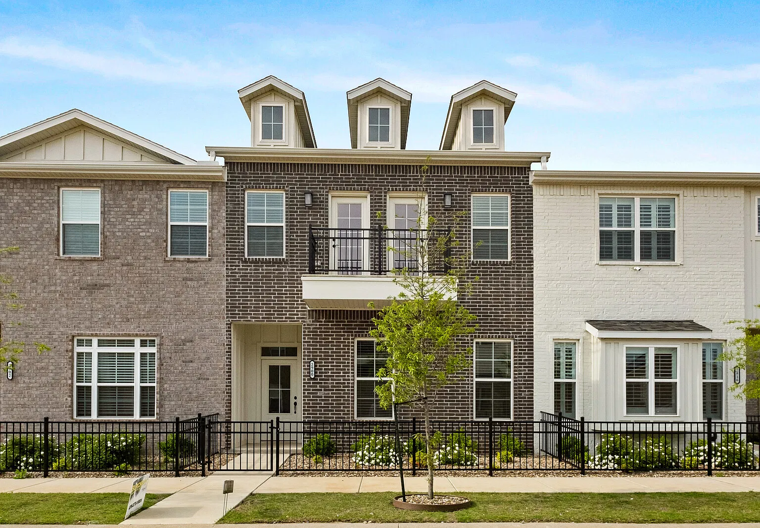 4 bed, 3.5 bath, 2398 sqft, $2,700 — Photo 1