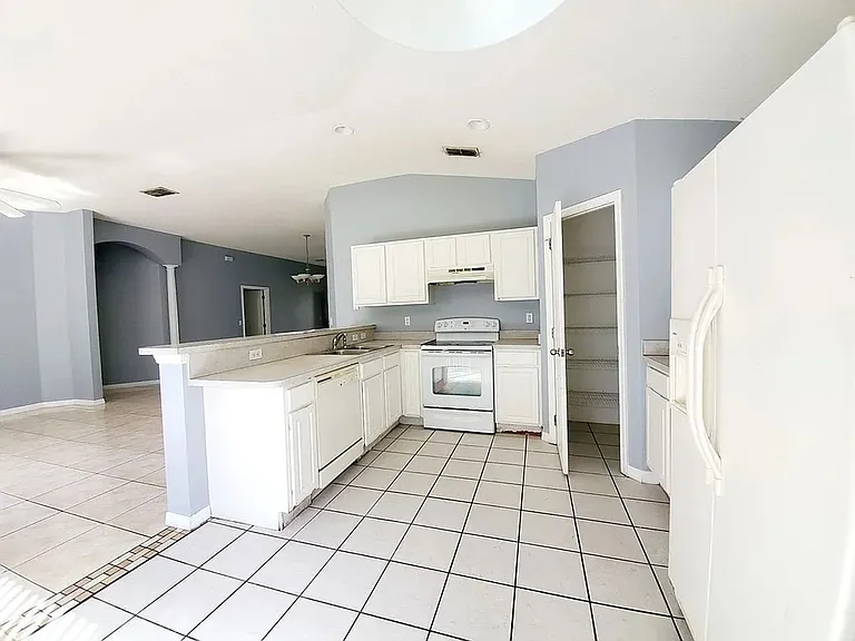 2953 Marbella Dr — Photo 9