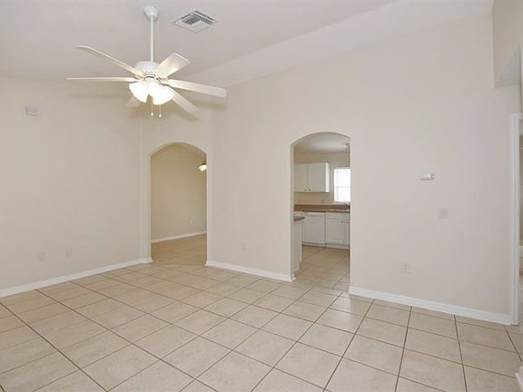 5th image of 12910 Helen Dr