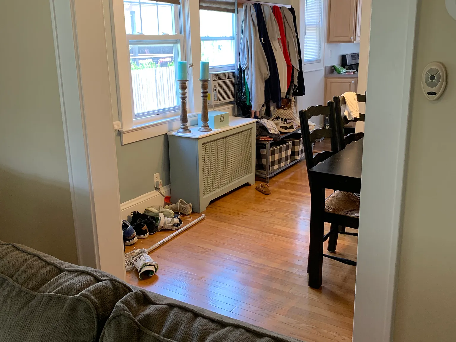 3 bed, 1.5 bath, 1400 sqft, $4,800 — Photo 3