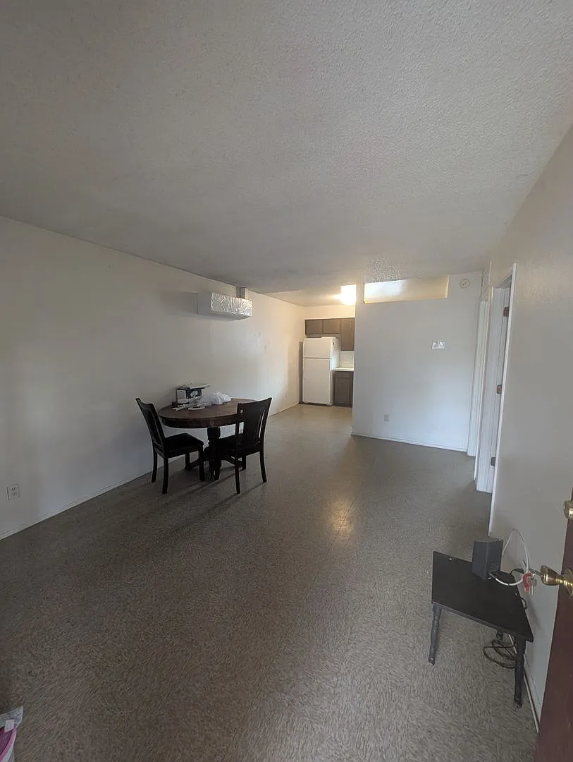4 Plex - 2 Bedroom Unit and 1 Bath for Rent. — Photo 2