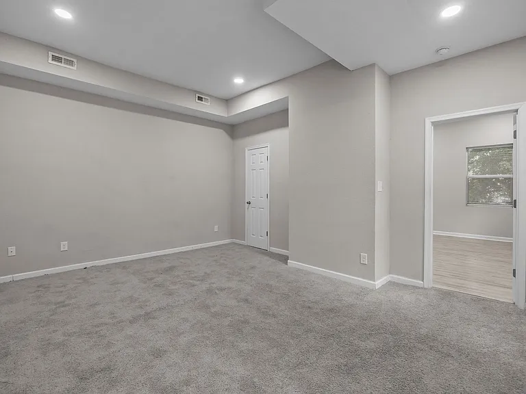 126 Linden Avenue — Photo 15
