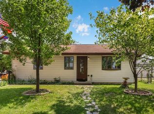 123 Hickory Ave, Streamwood, IL 60107