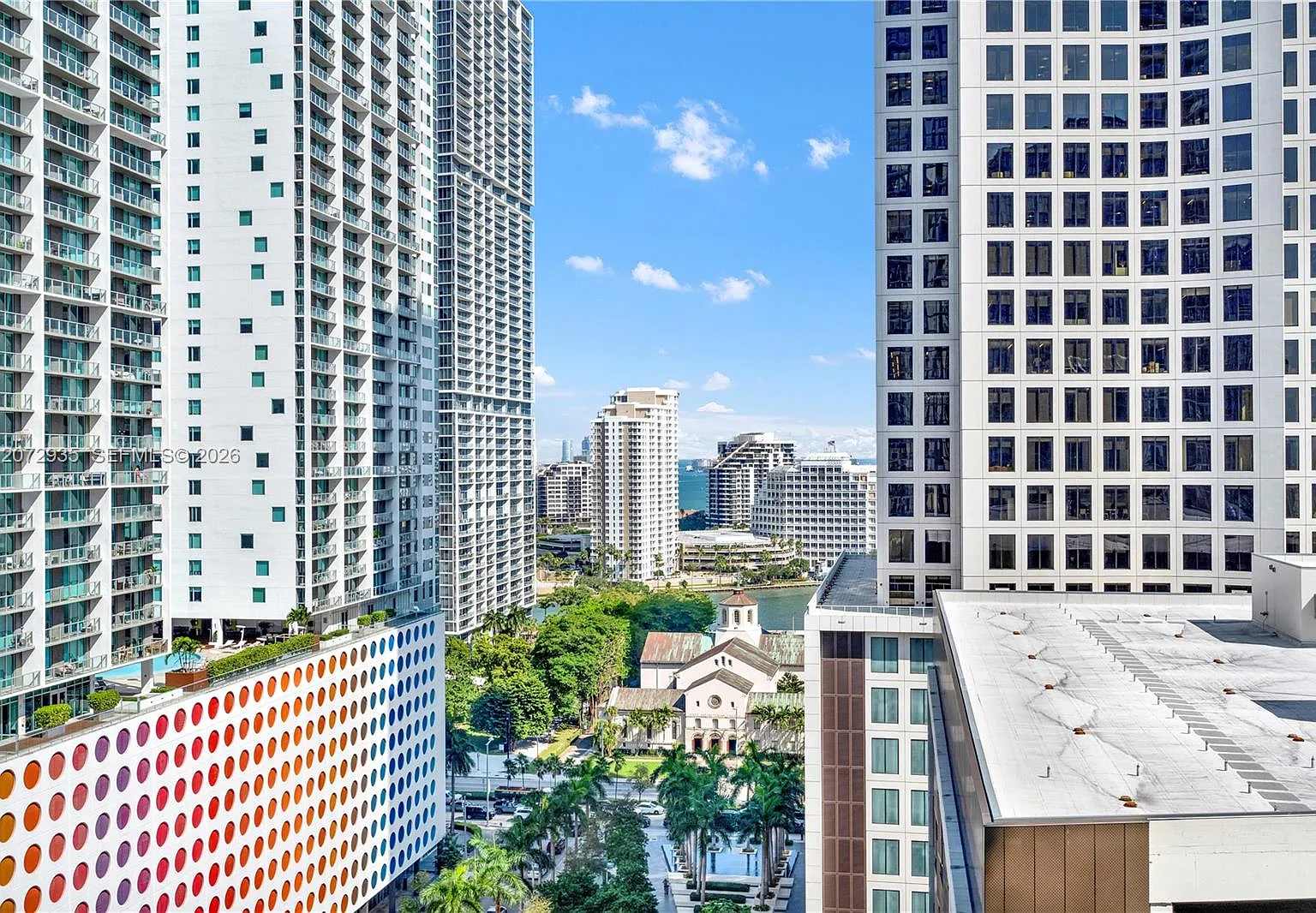 Reach Condo — Photo 1