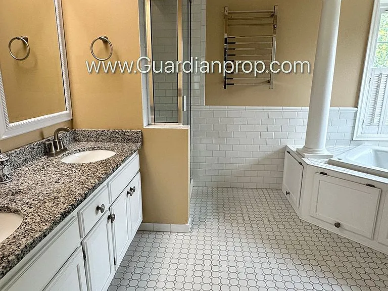 4046 Albany Cir — Photo 12