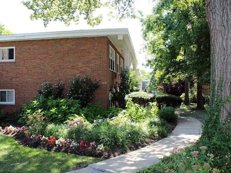 White Bluff Apartments — Photo 12