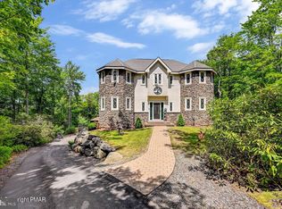 278 Wolf Hollow Rd, Lake Harmony, PA 18624