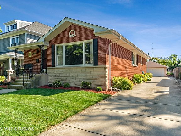 2nd image of 1605 Robinhood Ln
