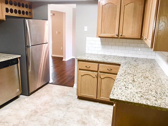 3rd image of 206 Greenway Ave