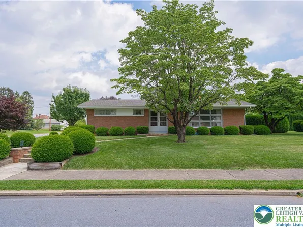 3328 N 3rd St, Whitehall, PA 18052