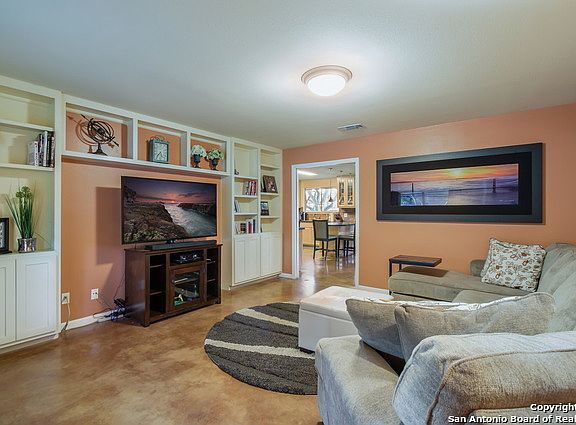 4th image of 425 Meadowbrook Dr