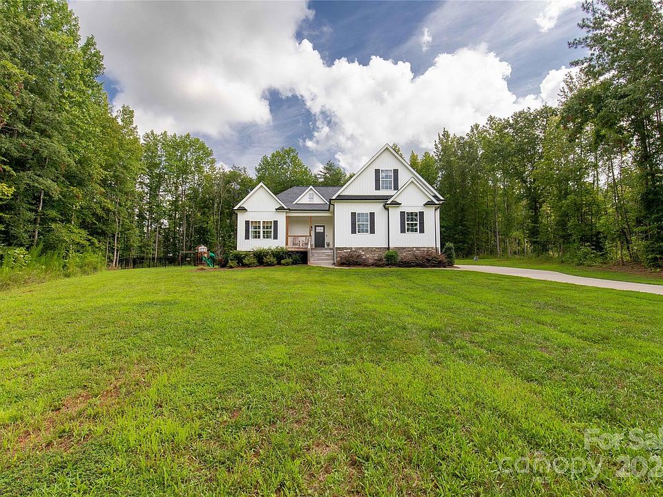 1st image of 2615 Moon Creek Ln