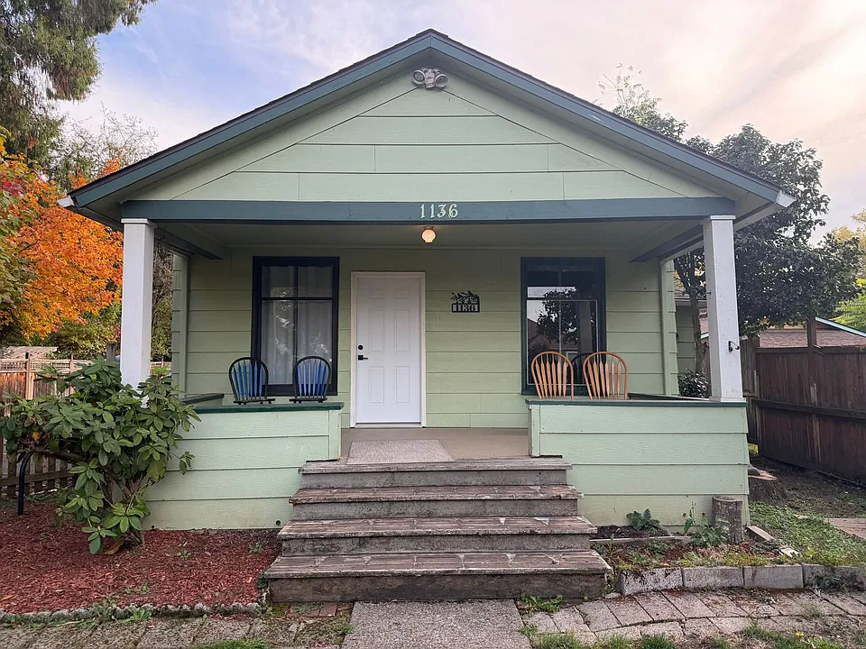 1136 W 8th Ave