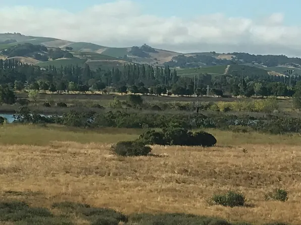 23 S Newport Dr, Napa, CA 94559