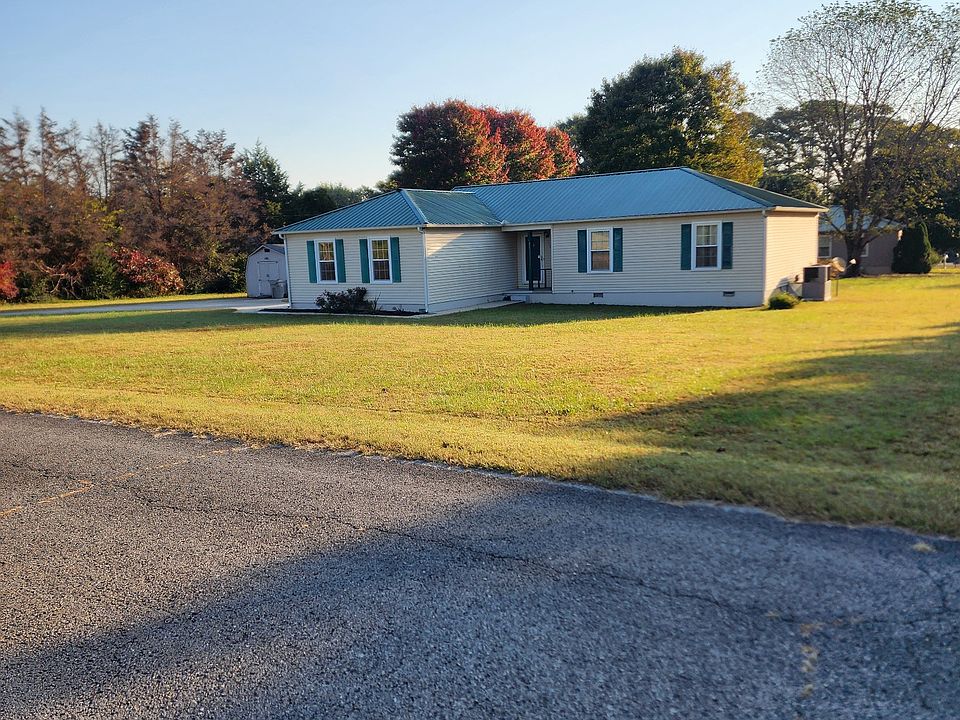 1st image of 224 Gaines Cir