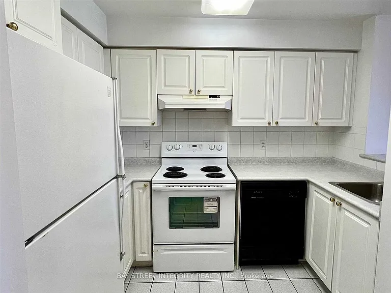 8 Pemberton Ave #709 — Photo 9