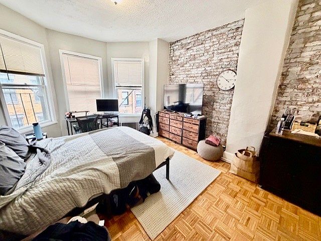 1st image of 40 Anderson St APT 5