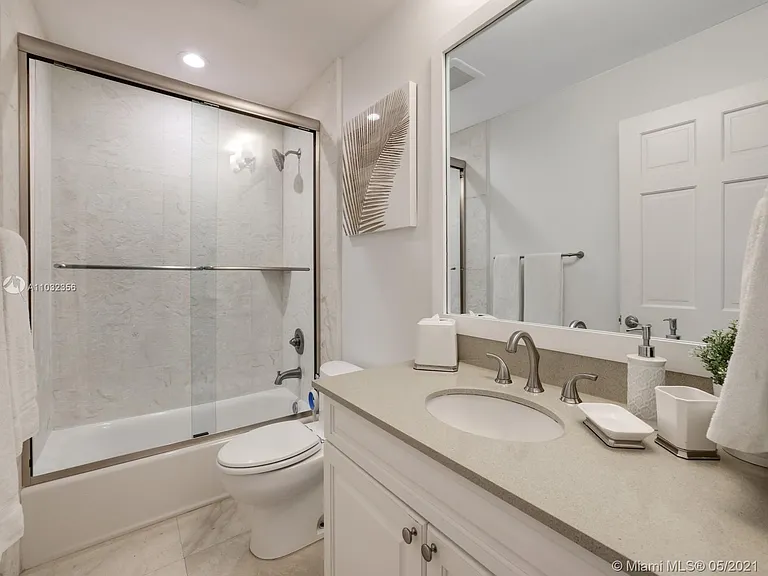 19126 Fisher Island Dr #19126 — Photo 25