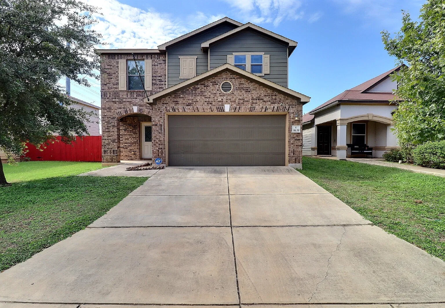 4 bed, 2.5 bath, 2050 sqft, $1,800 — Photo 1