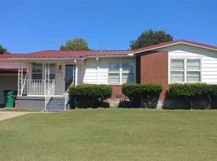 1004 E Ikard St, Henrietta, TX 76365