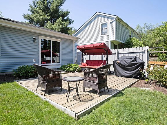 3rd image of 1056 Welwyn Dr